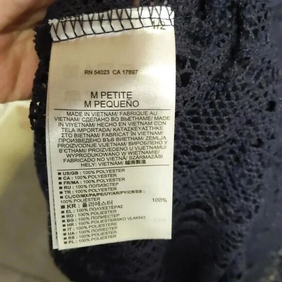 Banana Republic Women's Lace Blouse - Picture 2 of 4